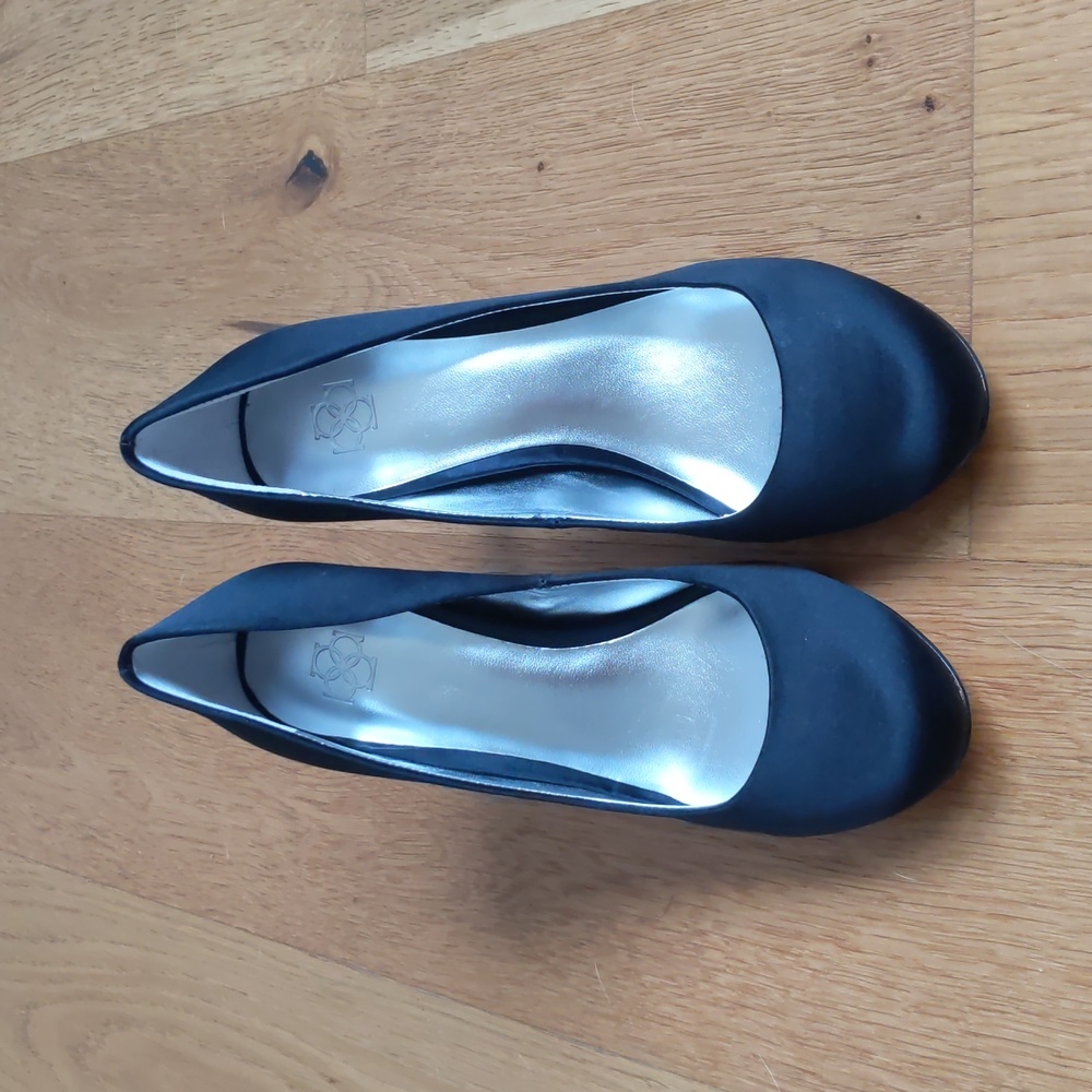 Great Condition - Ann Taylor Cute Black Heels